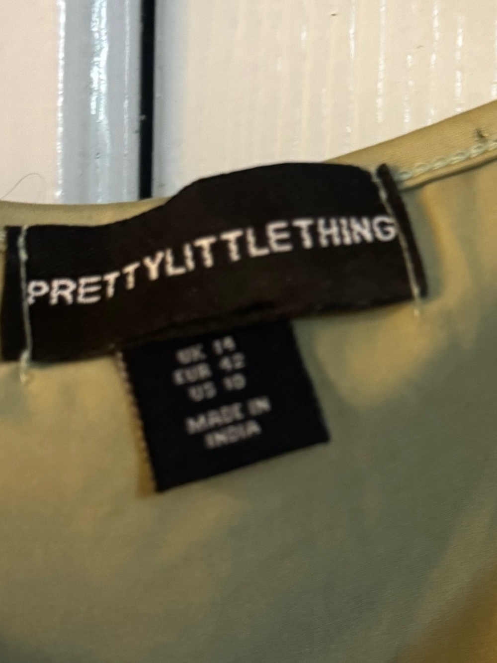 PrettyLittleThing Olive Green Cap Sleeve Crop Top - Picture 3 of 3